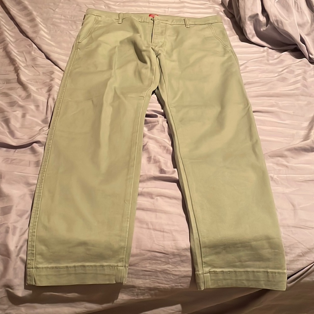 Levi’s chino tapered. 34x30. Slim straight.